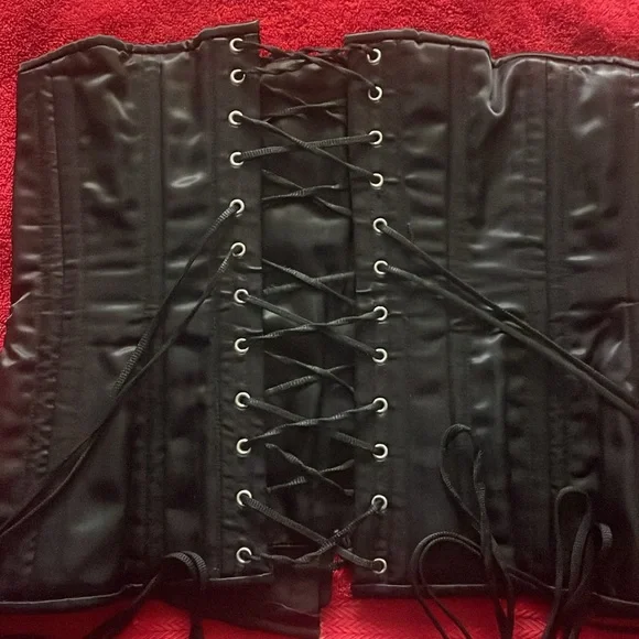 Satin with bone adjustable corset
Size 28” - Picture 6 of 6